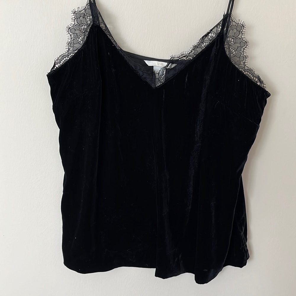 H&am black velvet cami with lace trim
